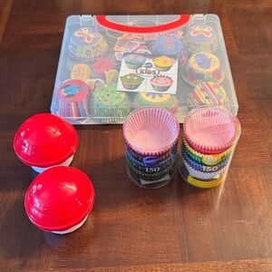 Wilton Kids Designs Cupcake Cake Liners Party Entertaining with Case